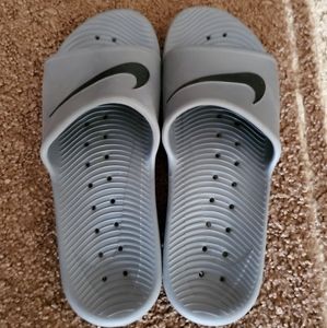 Nike shower shoes